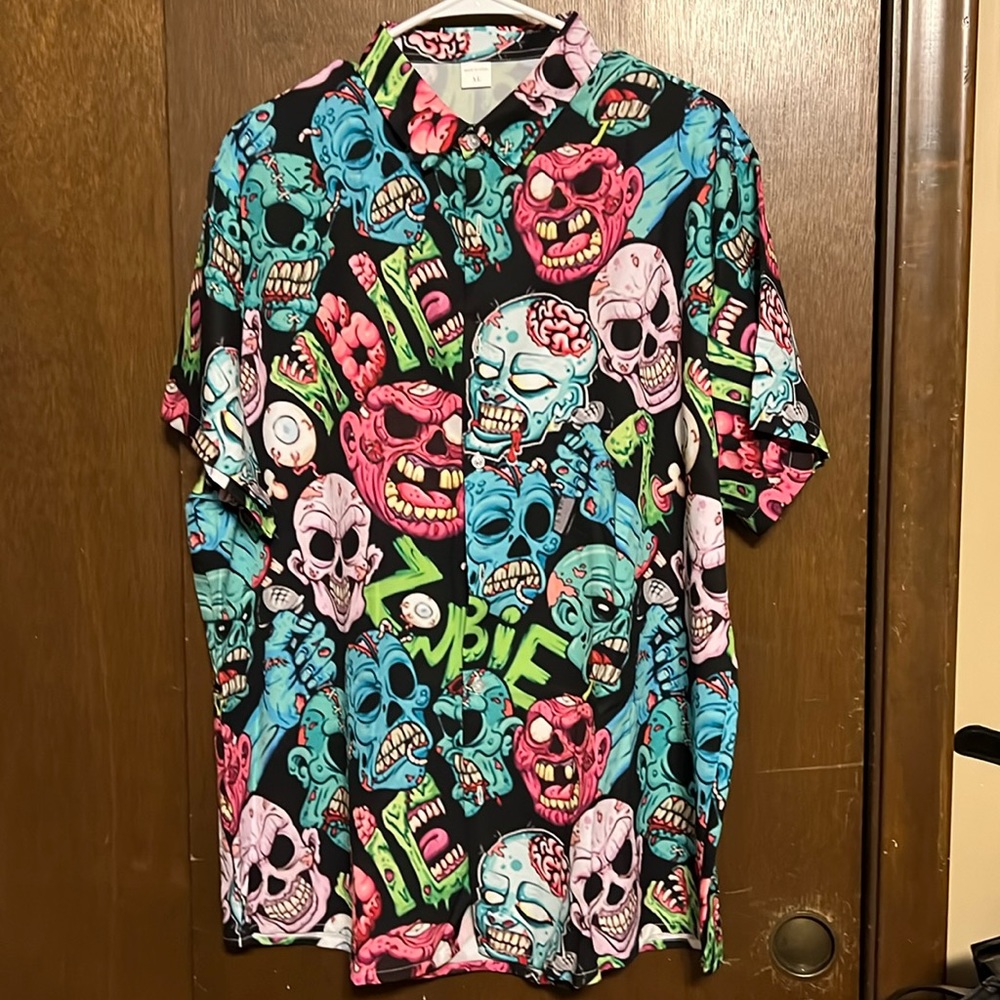 BNWOT LOOK Halloween Zombie Button Up Dress Shirt Mens‎ XL